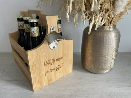 Houten bierkratje gegraveerd