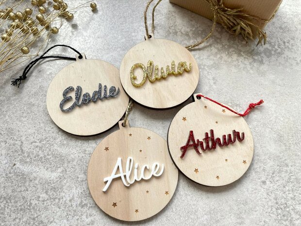 Houten kerstbal met naam glitter